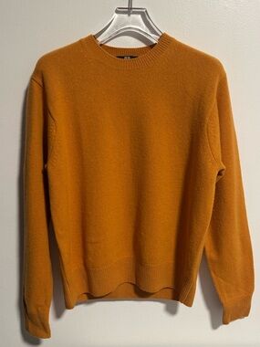 Uniqlo Mustard Orange Crewneck Sweater Size M Soft Knit Minimalist